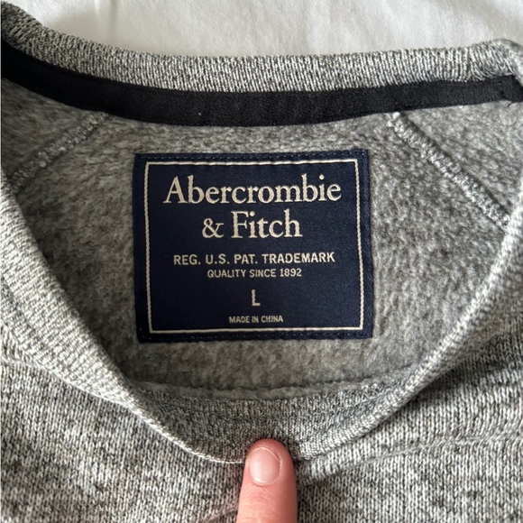 Abercrombie & Fitch grey crewneck sweater - Picture 3 of 3